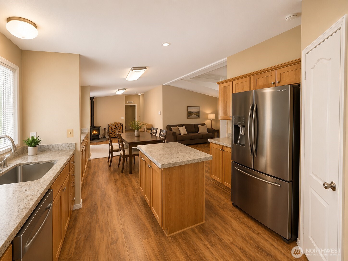 1611 E North Bay Road Property Photo 18