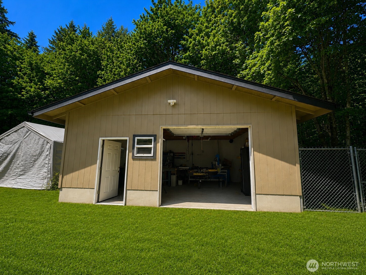 1611 E North Bay Road Property Photo 30