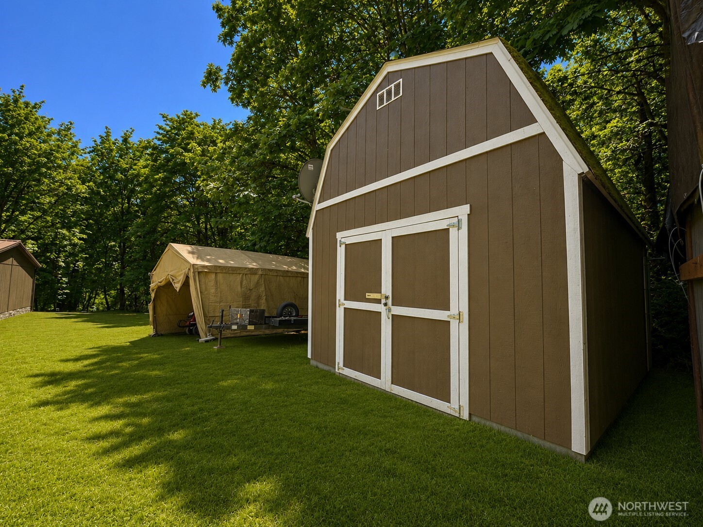 1611 E North Bay Road Property Photo 32