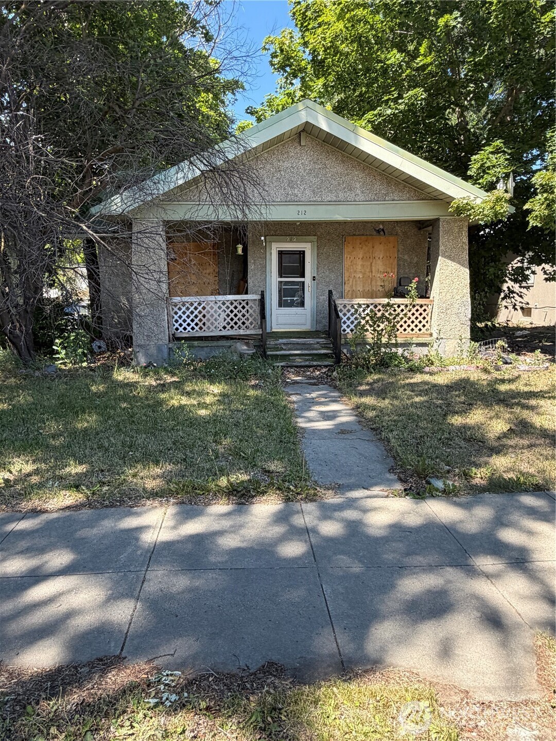 212 Ash Street Property Photo 1