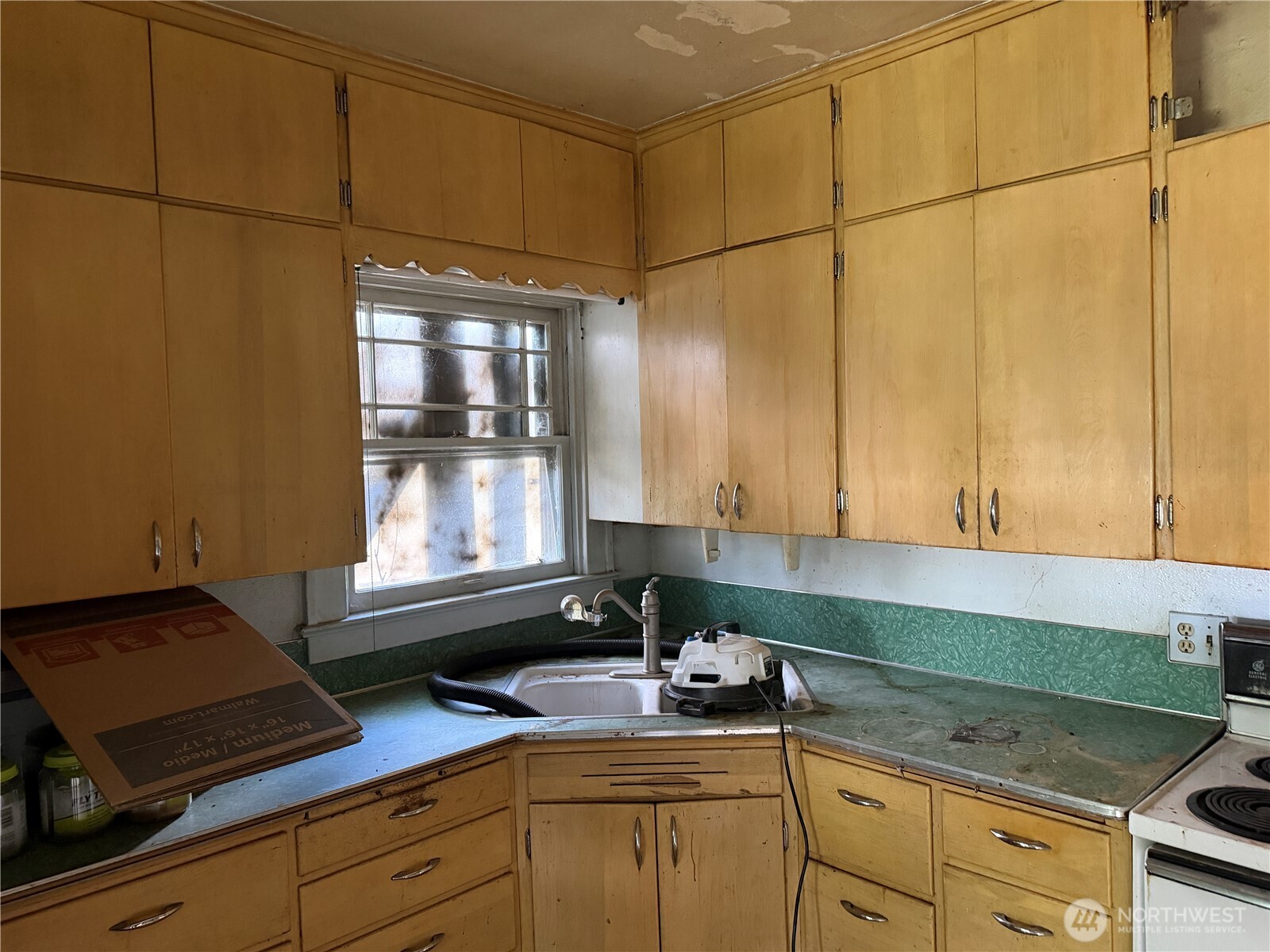 212 Ash Street Property Photo 2