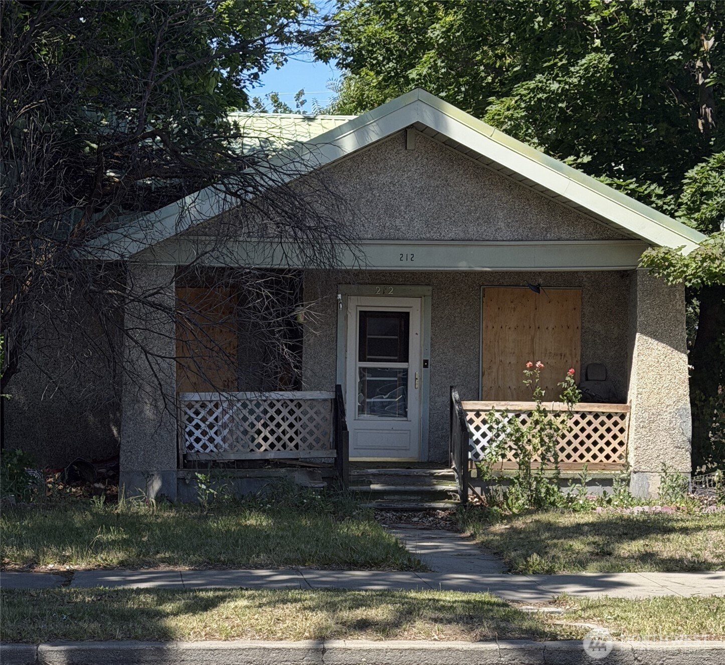 212 Ash Street Property Photo 8
