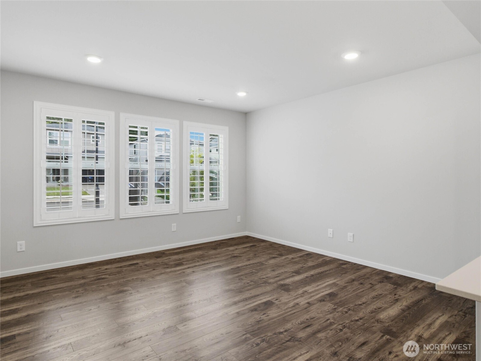 4252 Savannah Loop Property Photo 6