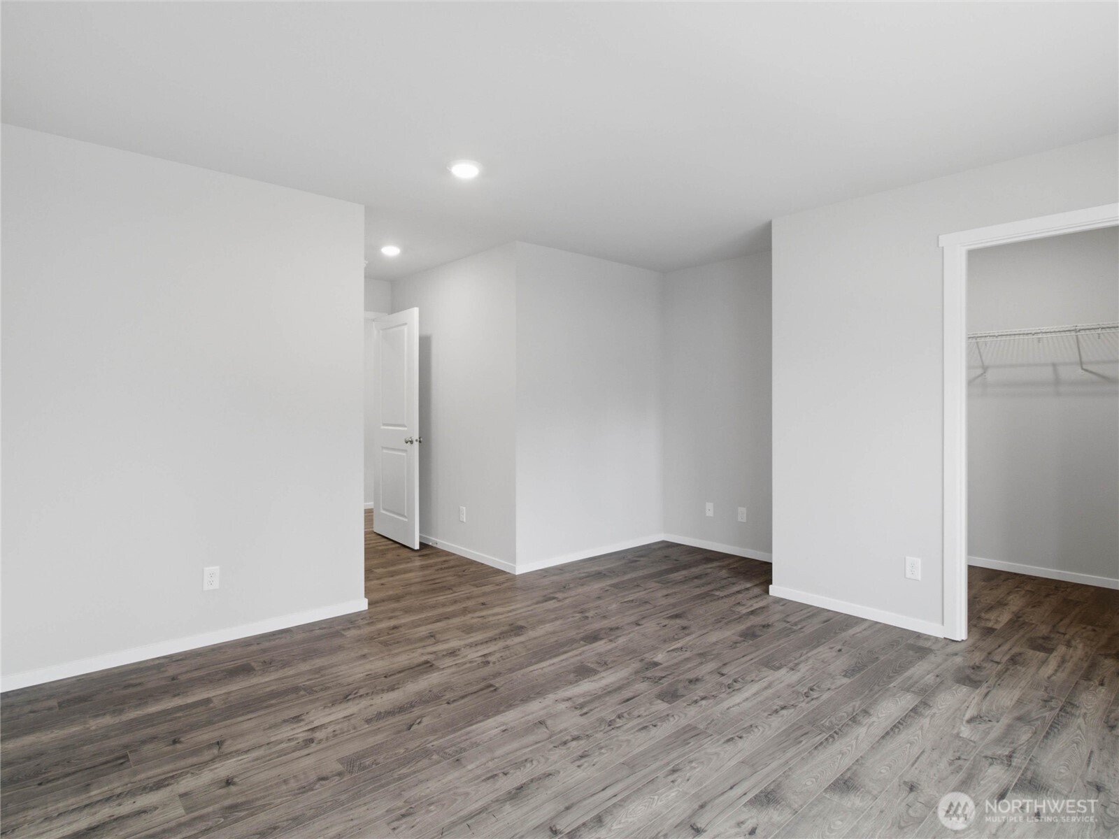 4252 Savannah Loop Property Photo 16