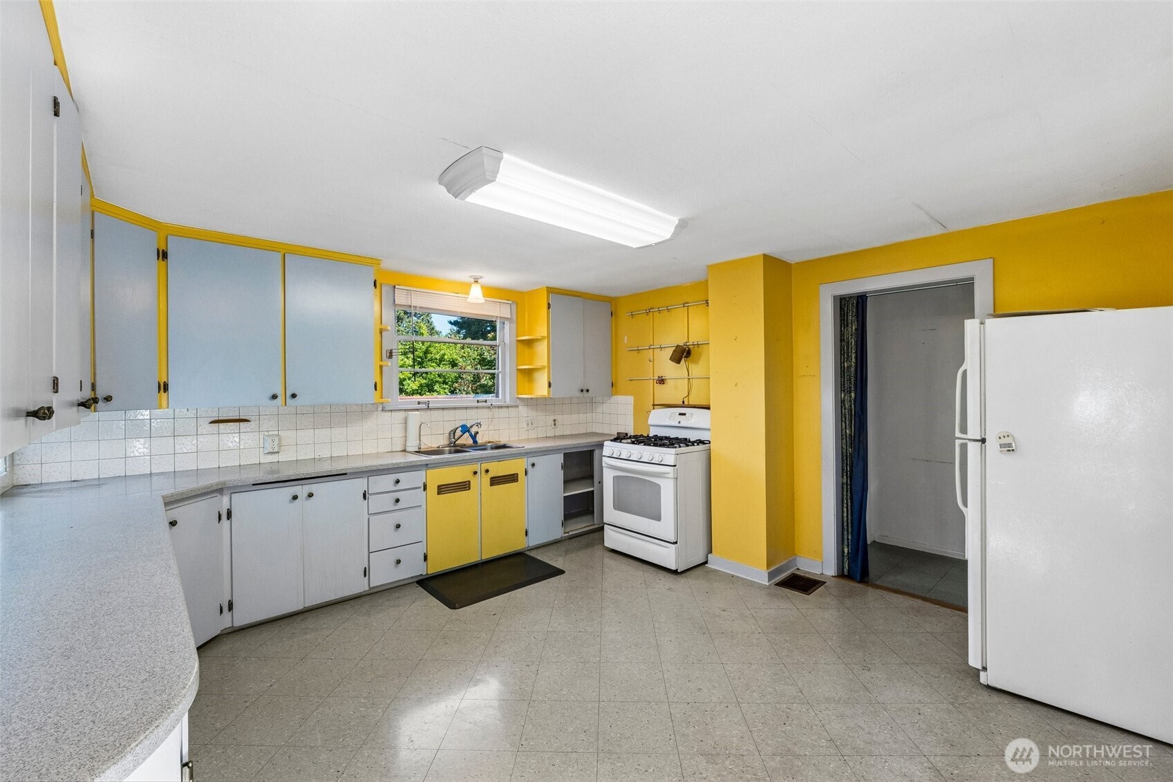 8812 Dibble Avenue Property Photo 8