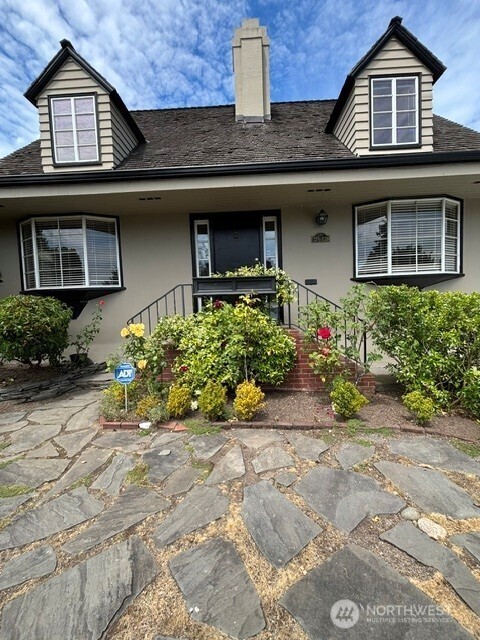 2612 W Galer Street Property Photo 5