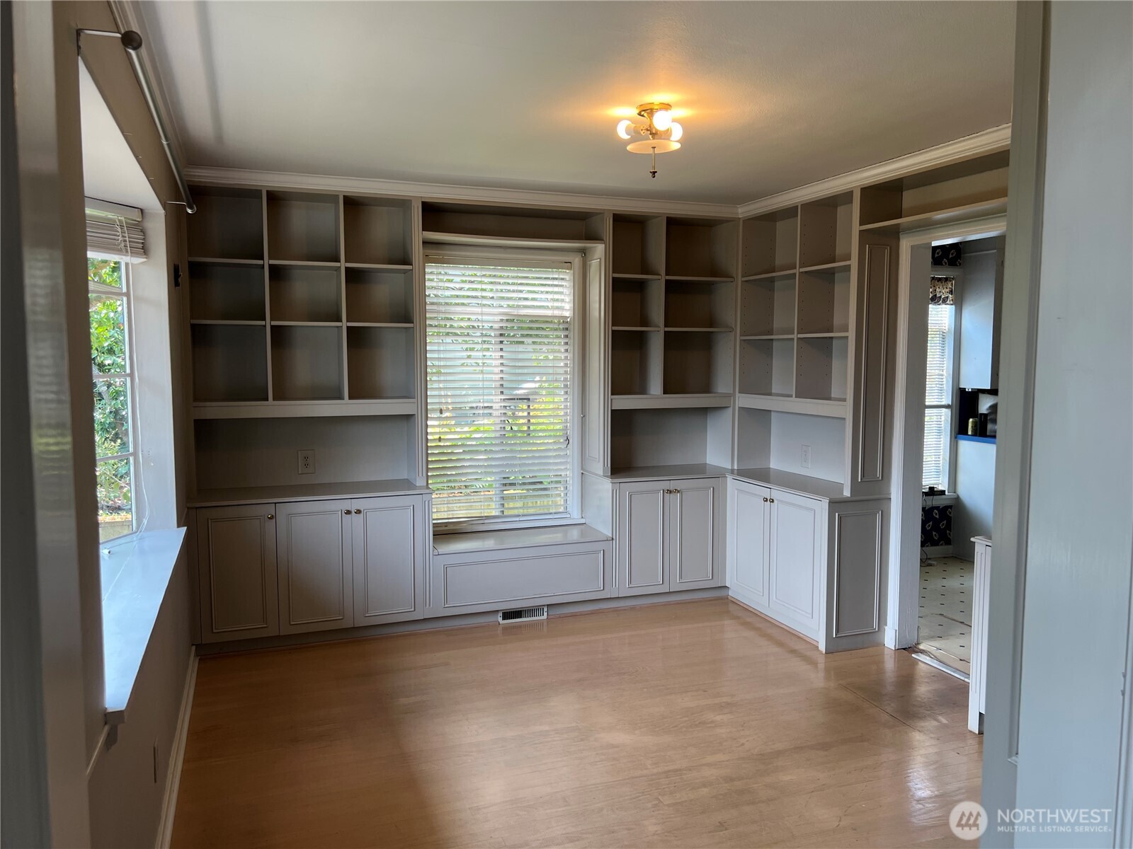 2612 W Galer Street Property Photo 14