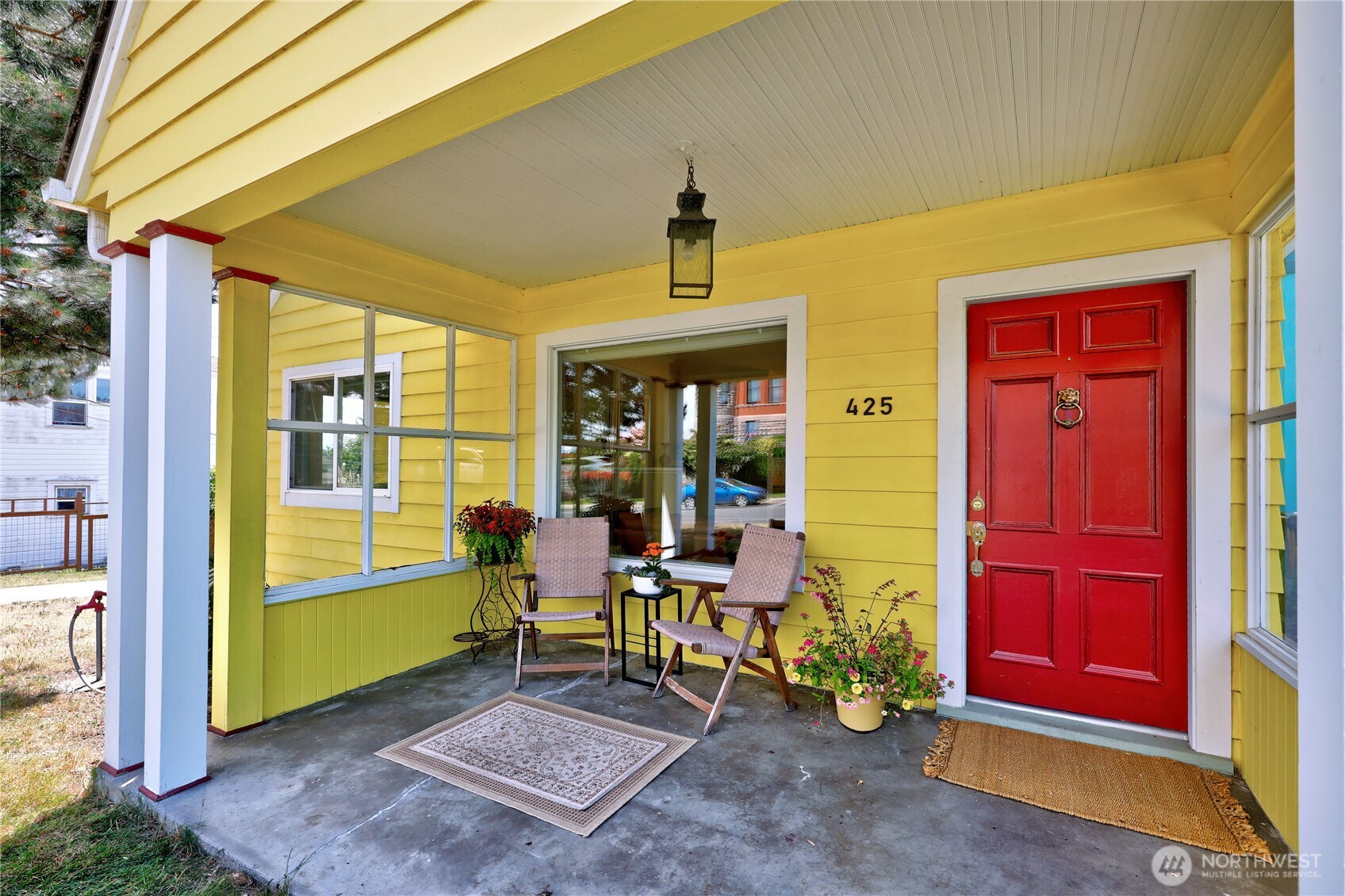425 Walker Street Property Photo 4