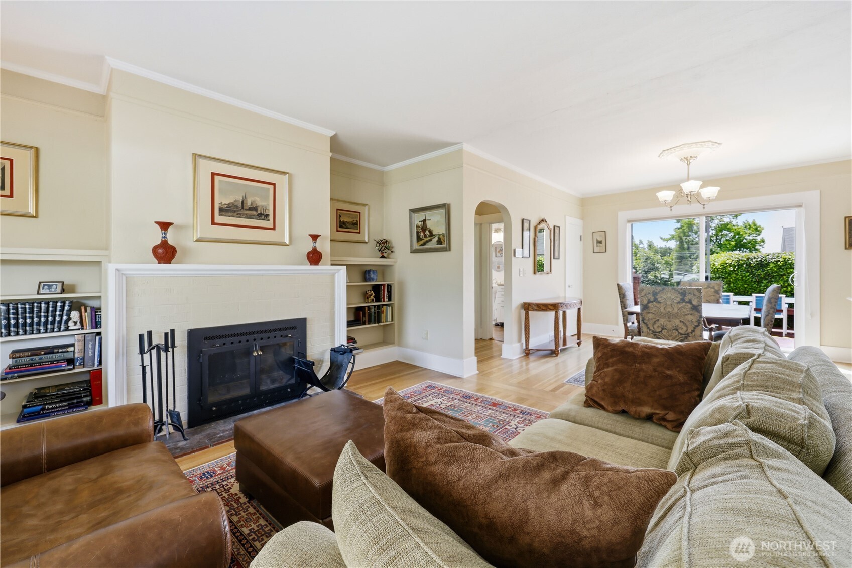 425 Walker Street Property Photo 8