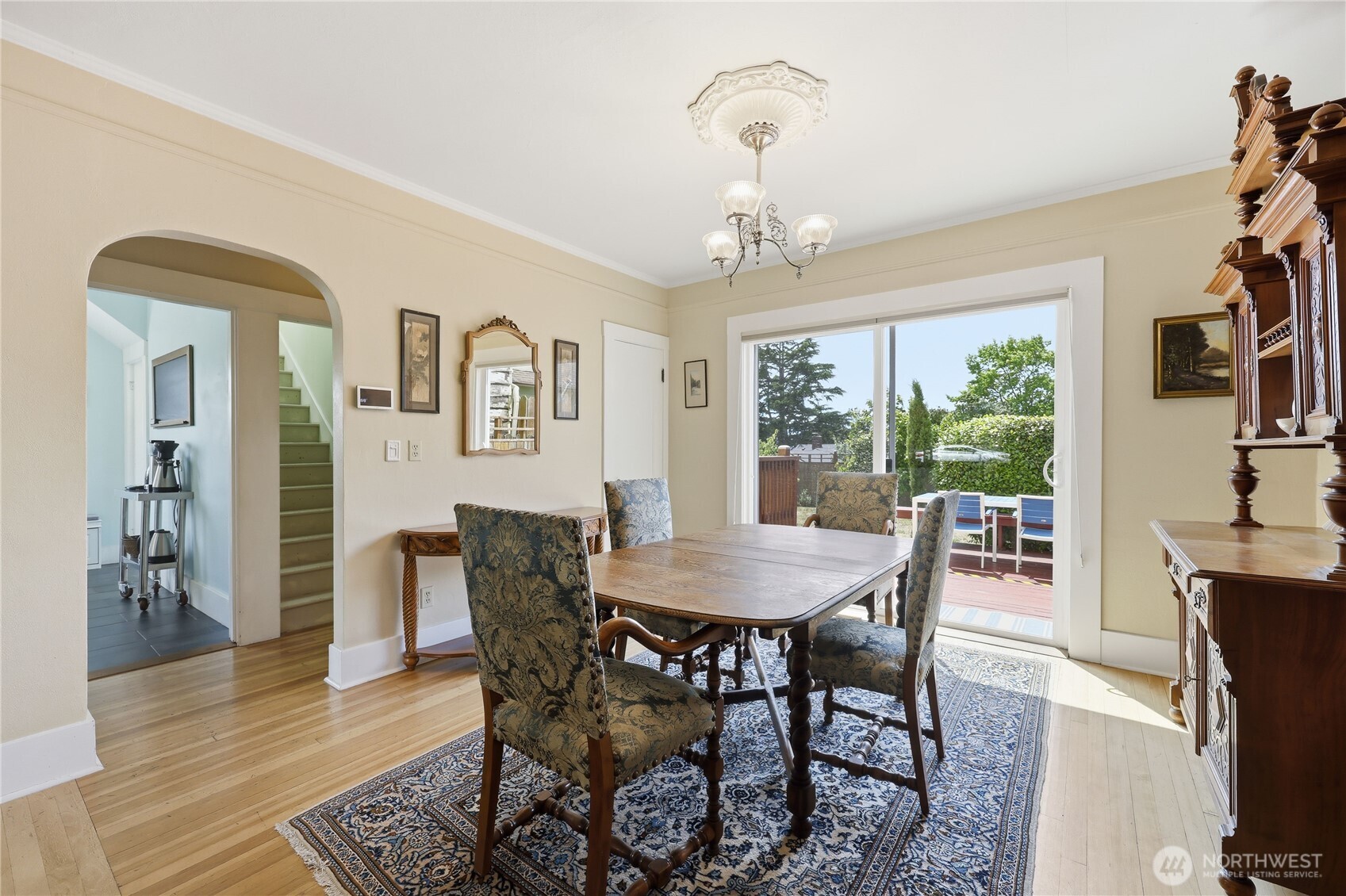 425 Walker Street Property Photo 9