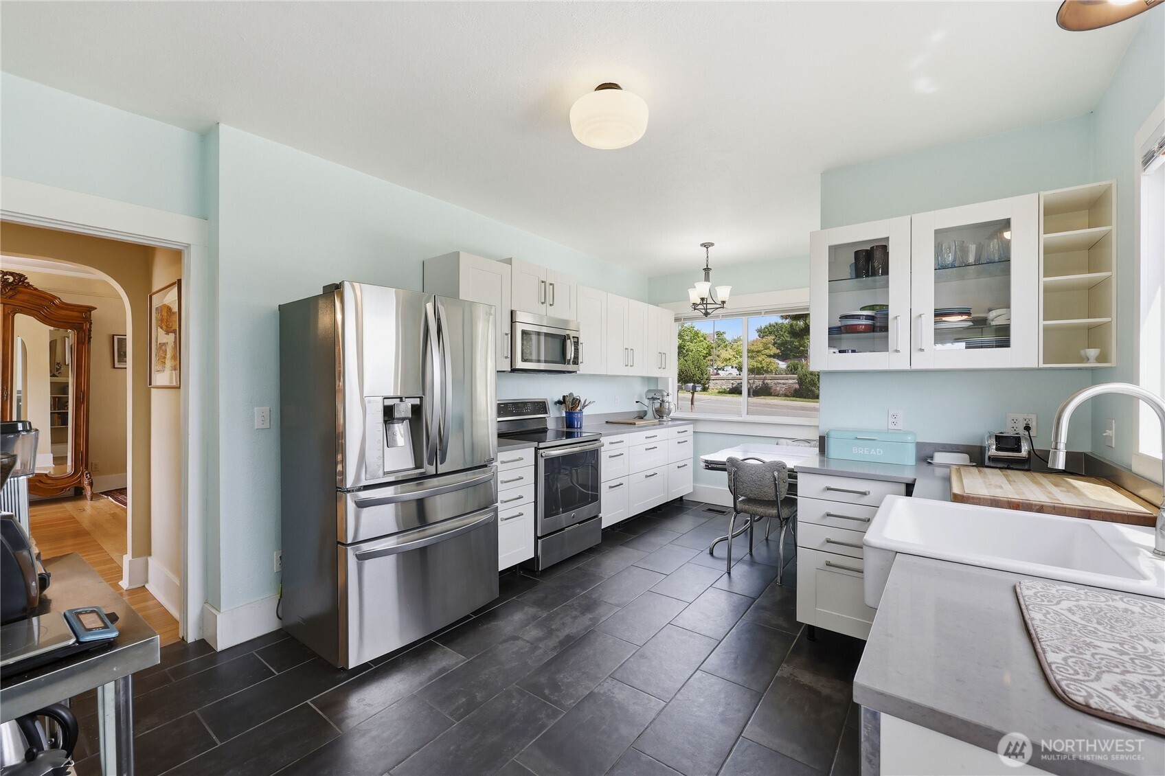 425 Walker Street Property Photo 10