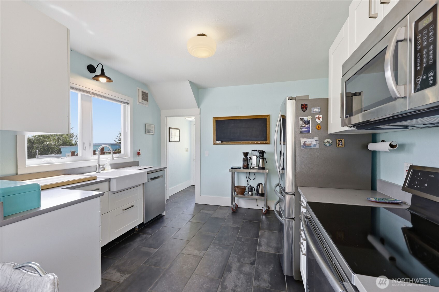 425 Walker Street Property Photo 11