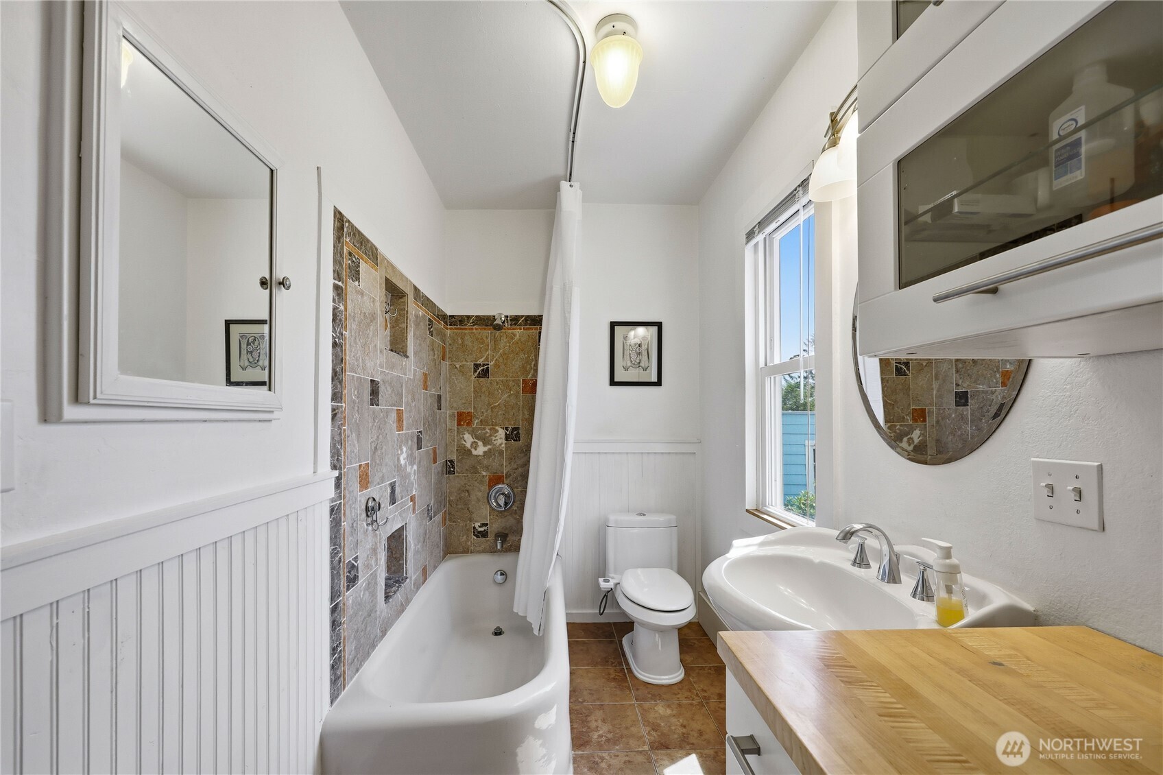 425 Walker Street Property Photo 14