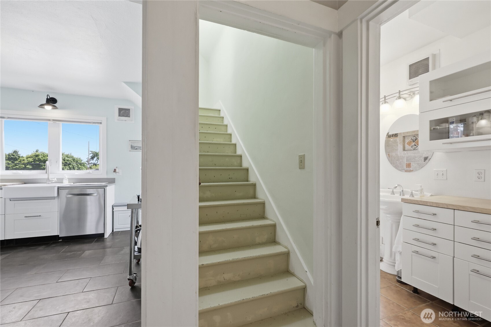 425 Walker Street Property Photo 16
