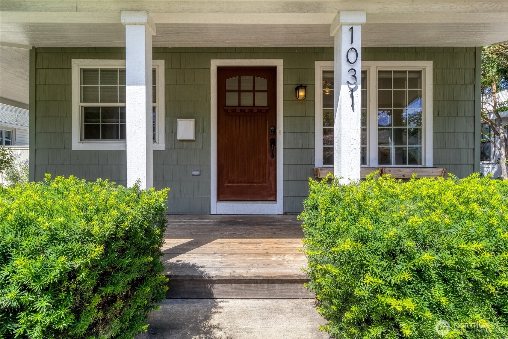 1031 Bonnie Brae Street Property Photo 2