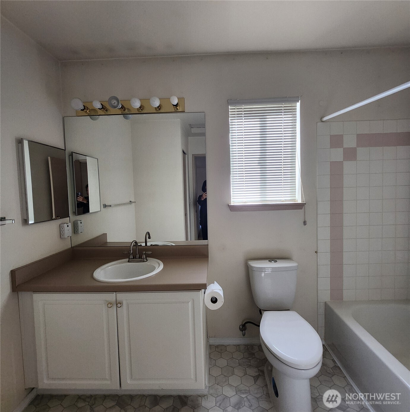 1905 98th Street 2 Property Photo 9