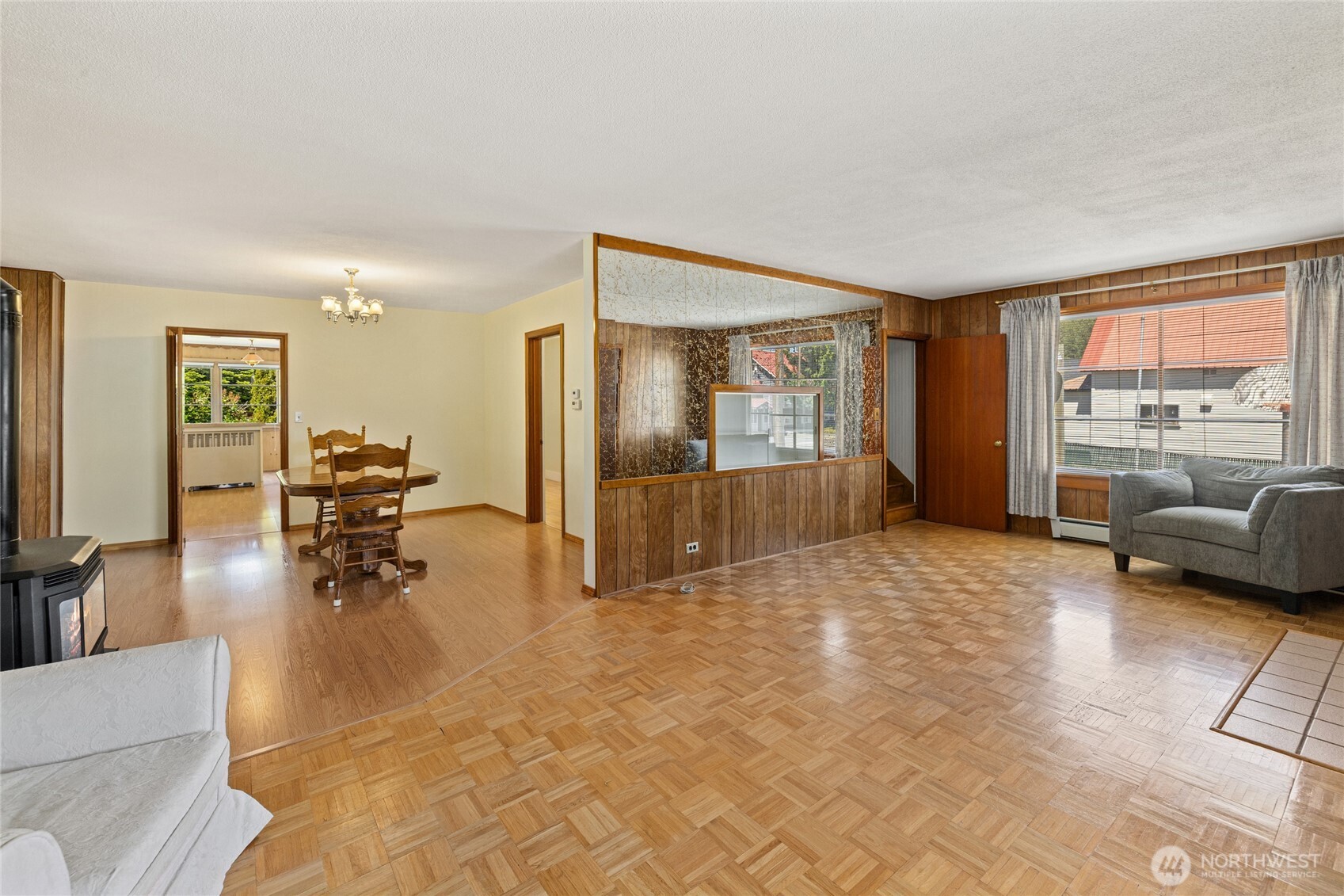 107 W Montana Avenue Property Photo 6