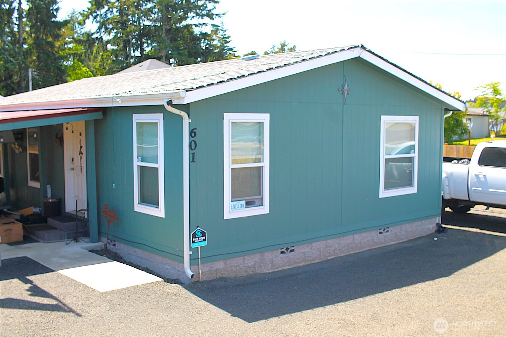601 Veterans Avenue Property Photo 2