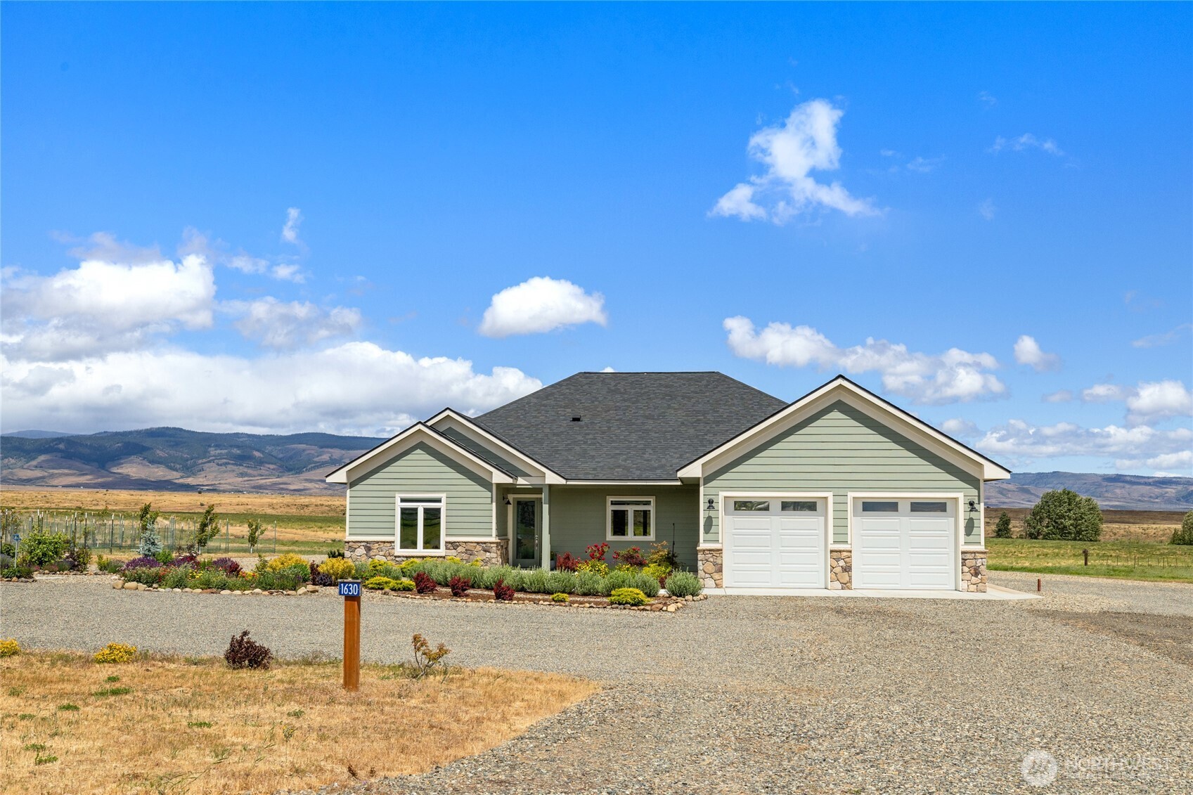 1630 Bitterbrush Drive Property Photo 4