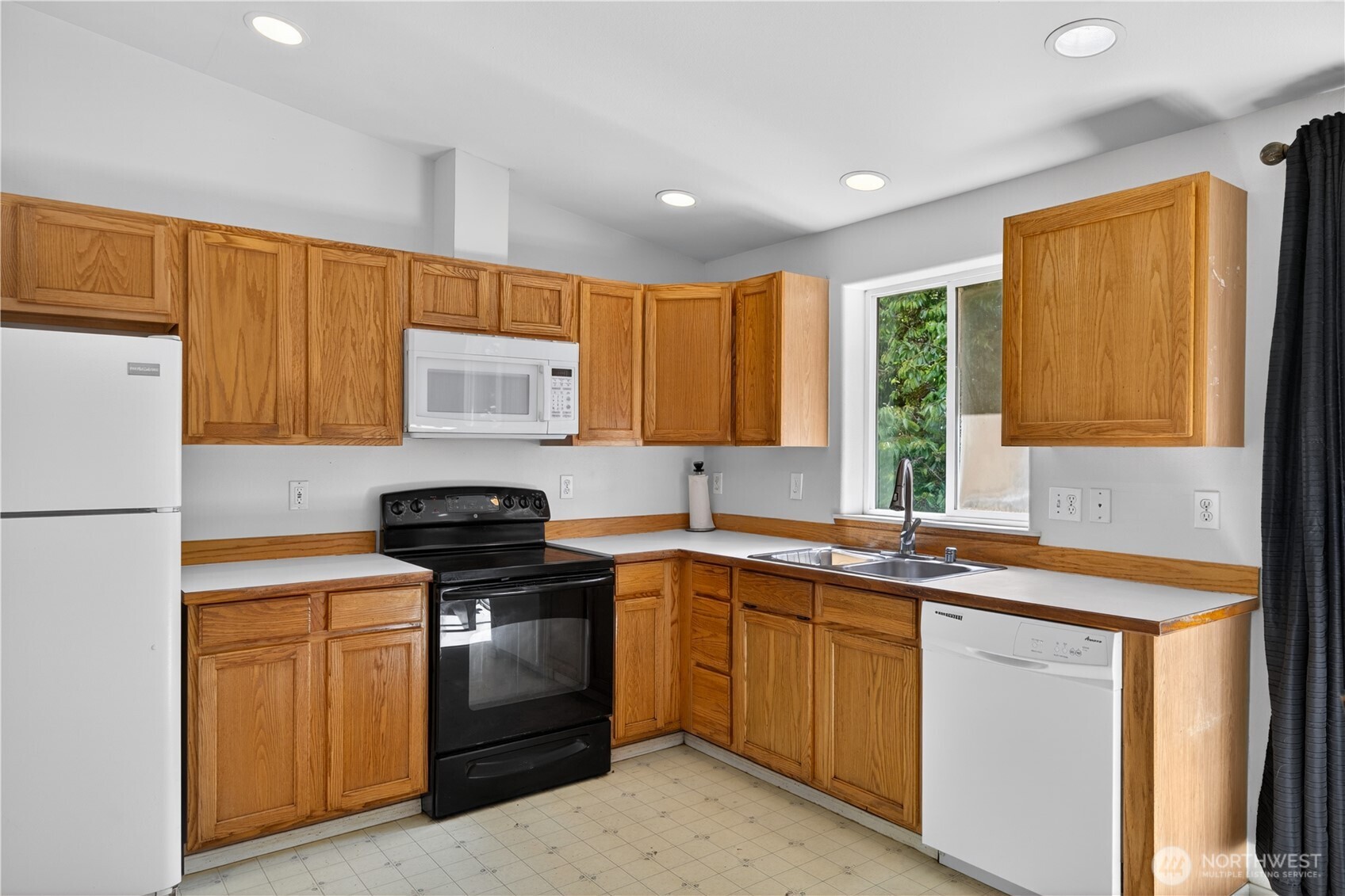 744 Summerset Way Property Photo 8