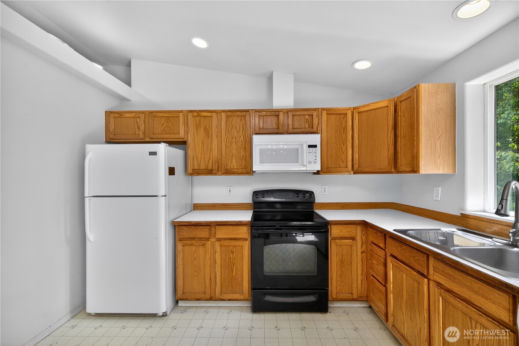 744 Summerset Way Property Photo 10