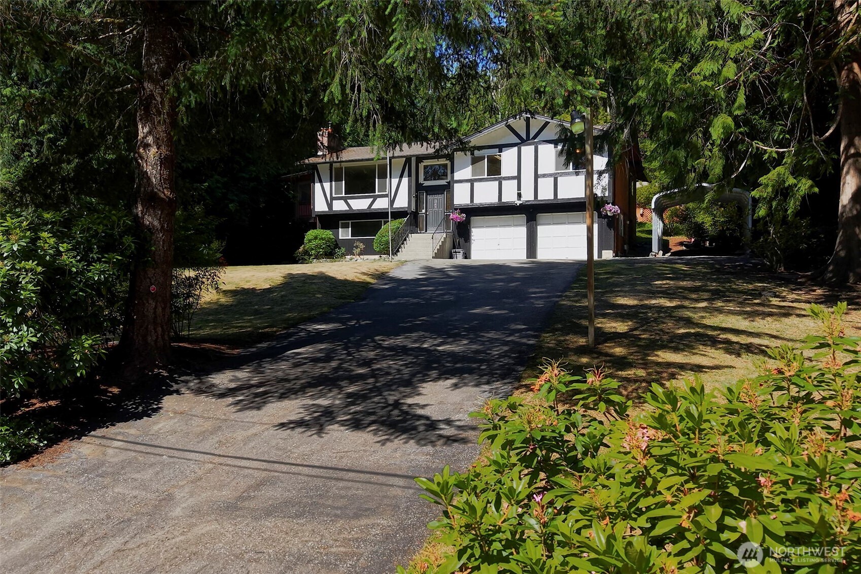14203 Thomas Drive Property Photo 2