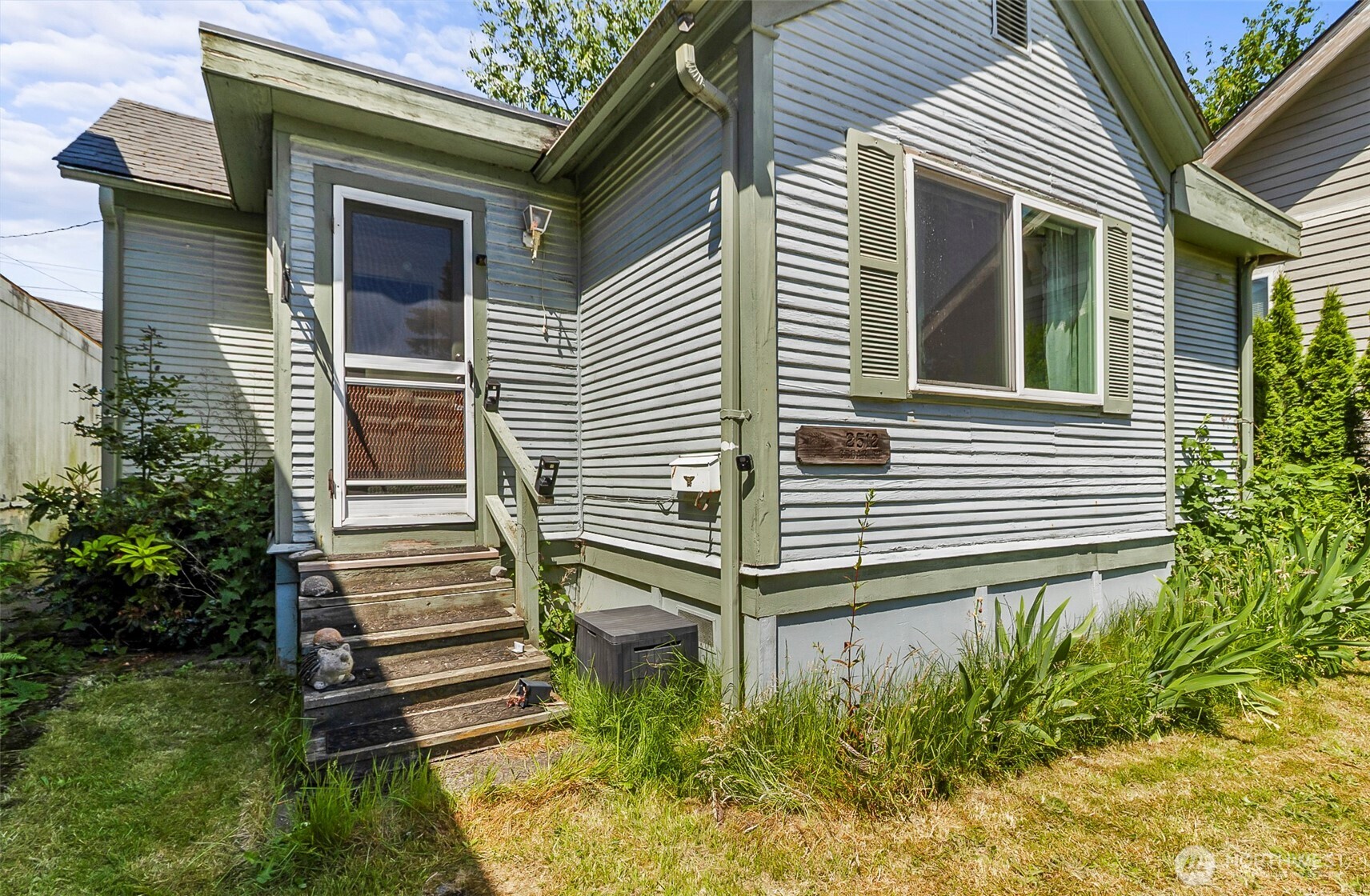 2512 Cedar Street Property Photo 1