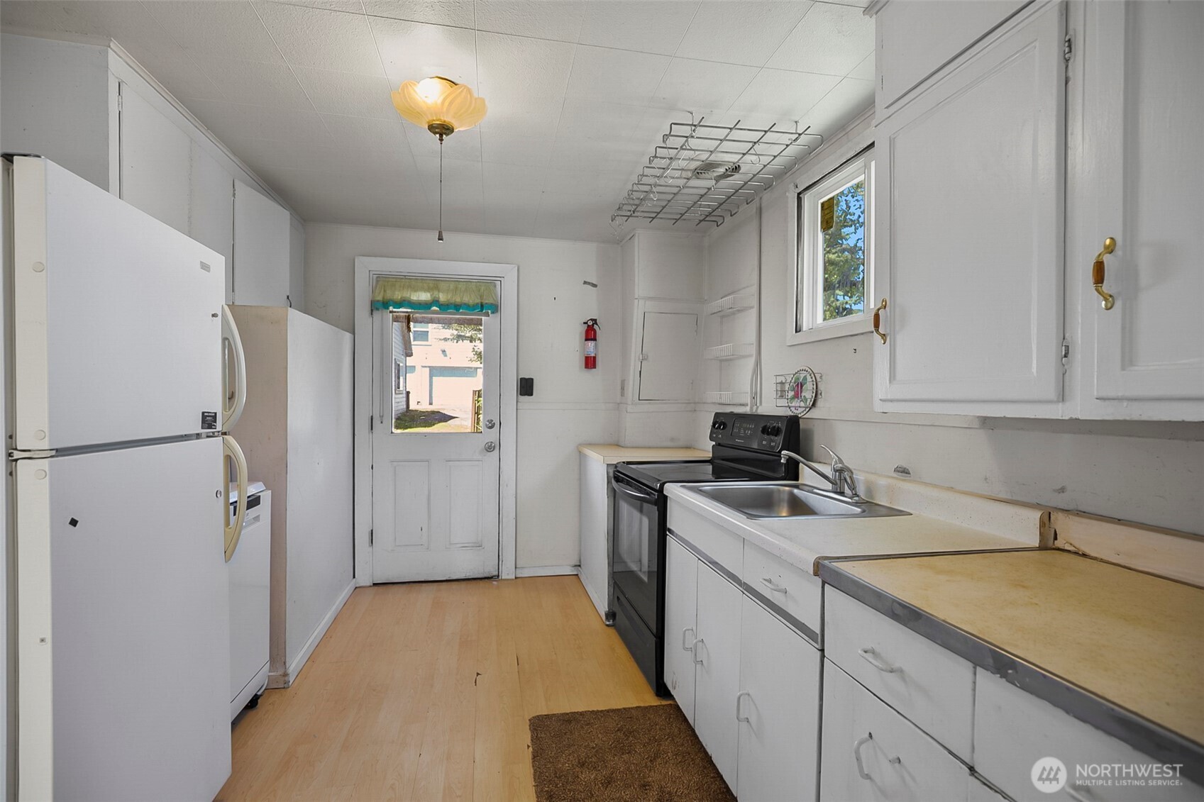 2512 Cedar Street Property Photo 12