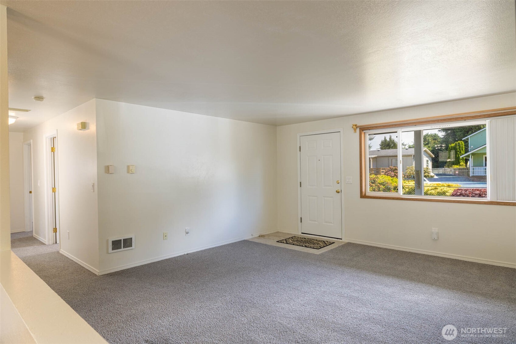 731 S Broadway Street Property Photo 6