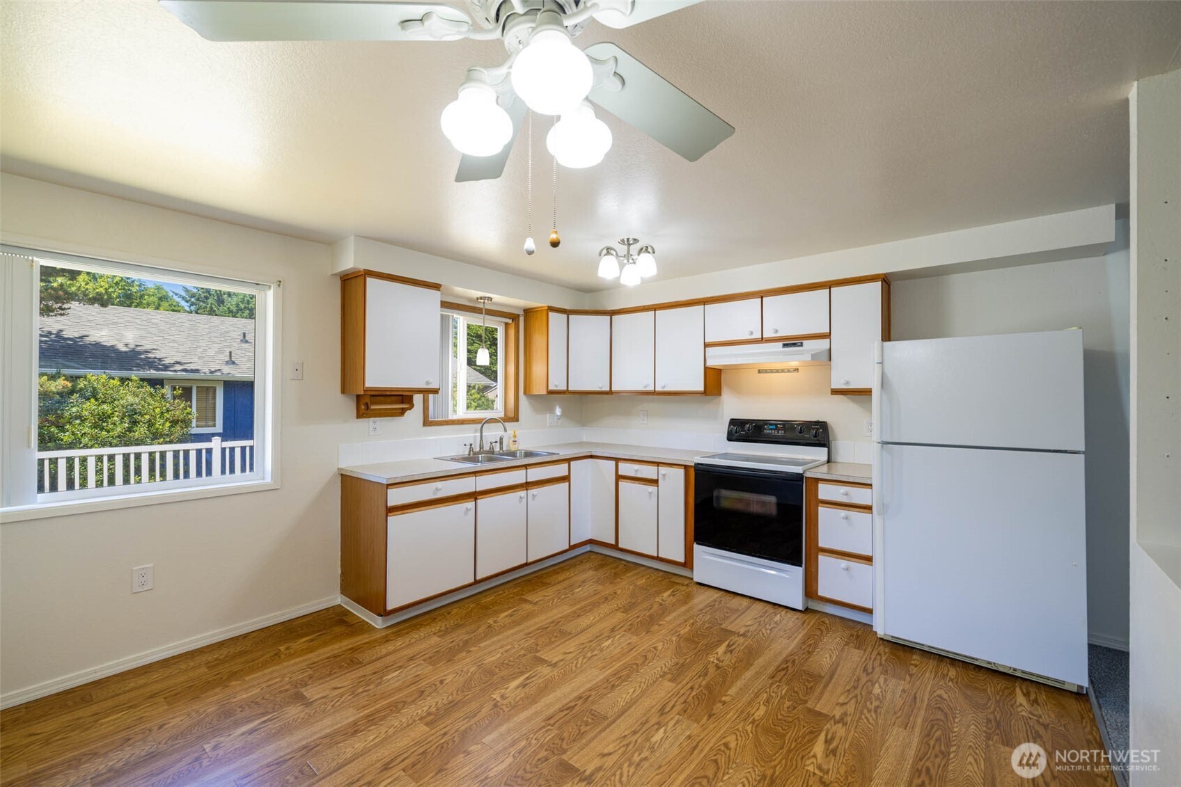731 S Broadway Street Property Photo 7