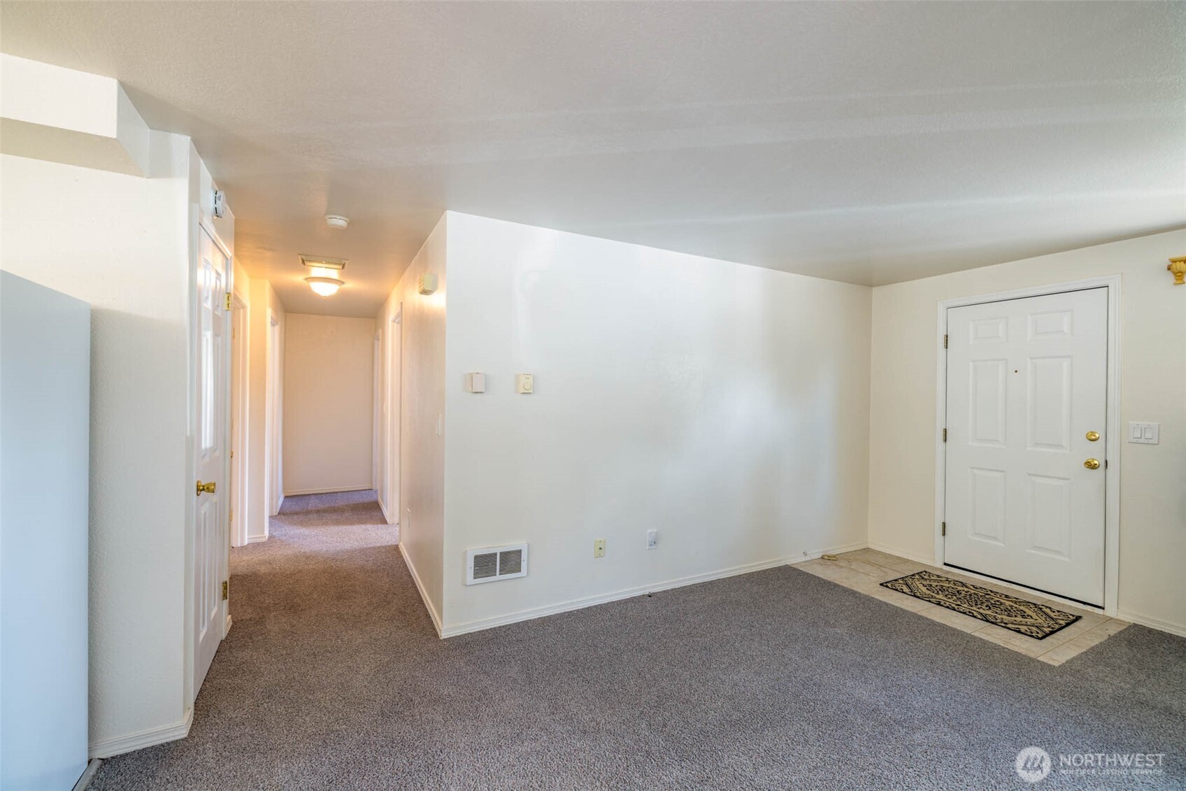 731 S Broadway Street Property Photo 9
