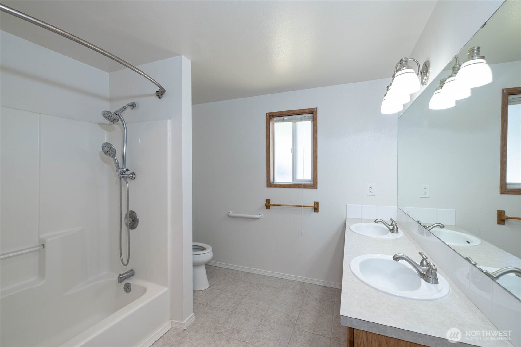 731 S Broadway Street Property Photo 10