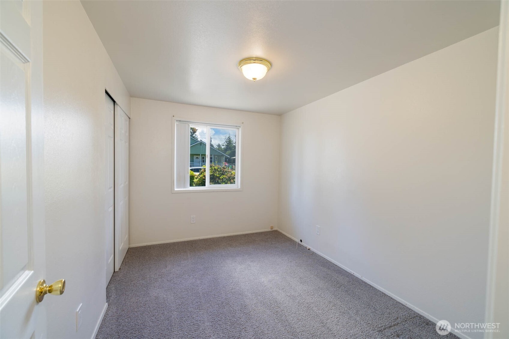 731 S Broadway Street Property Photo 11