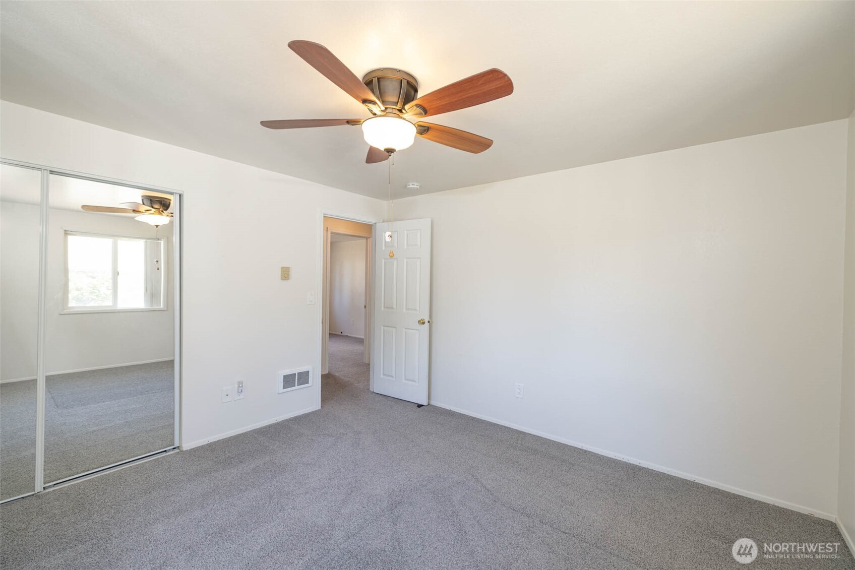 731 S Broadway Street Property Photo 13