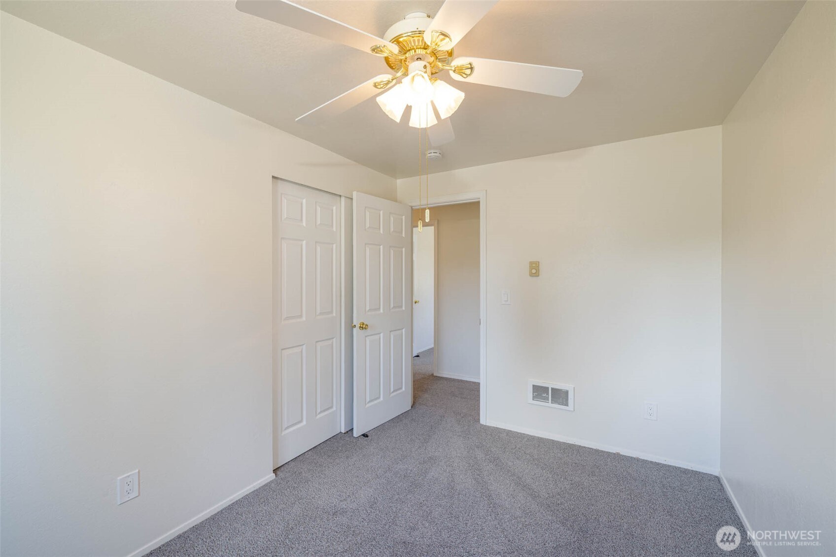 731 S Broadway Street Property Photo 15