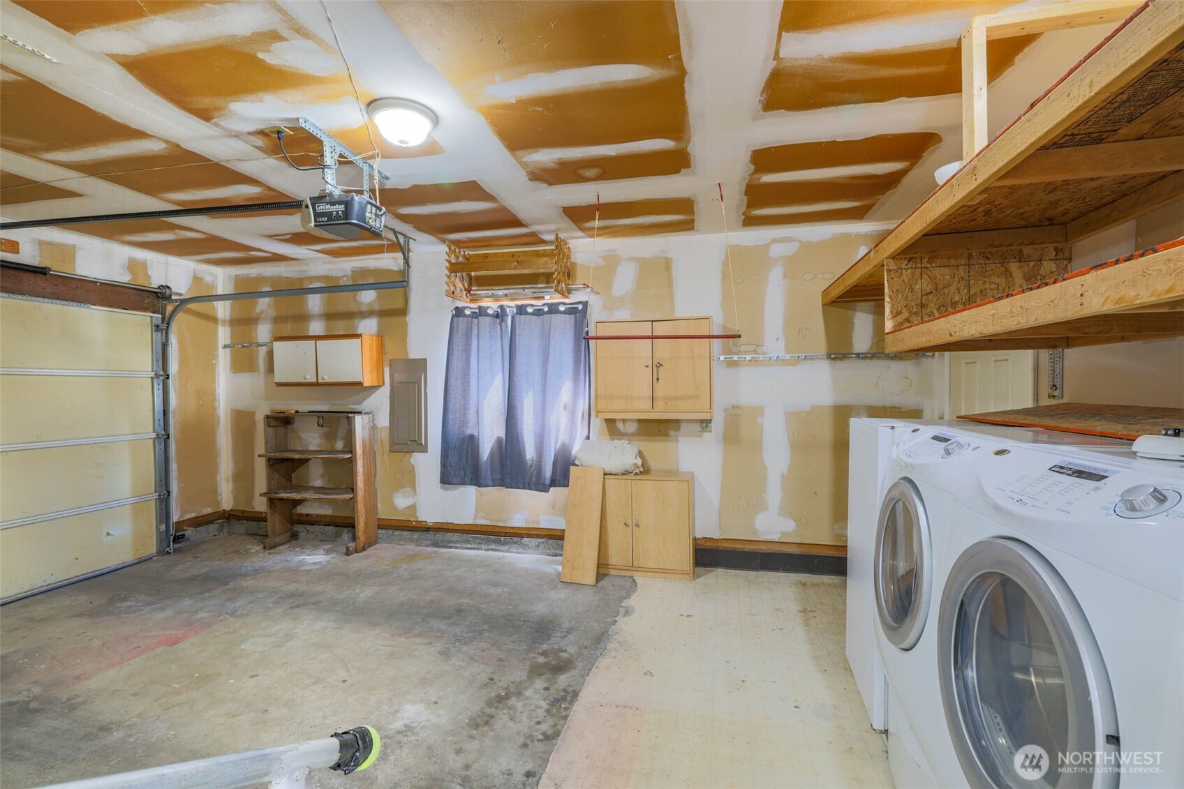 731 S Broadway Street Property Photo 16