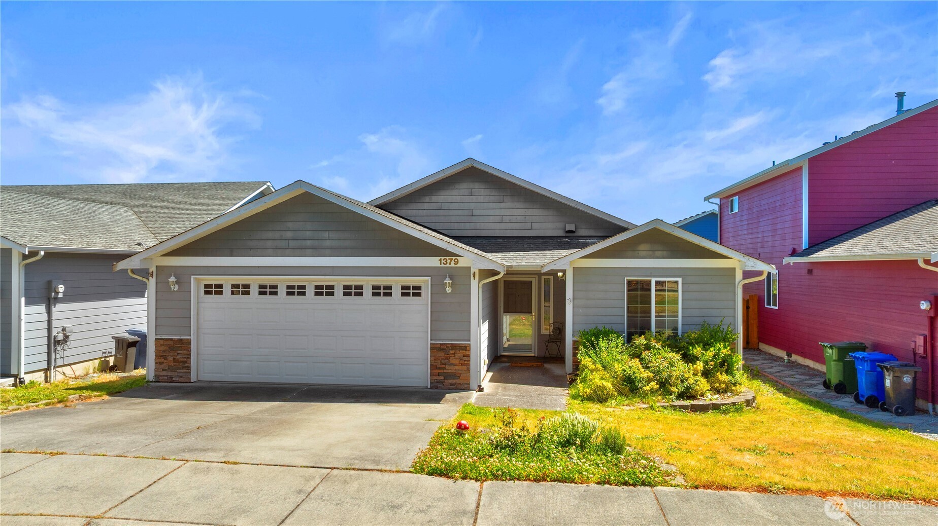 1379 Ne Big Berry Loop Property Photo 1