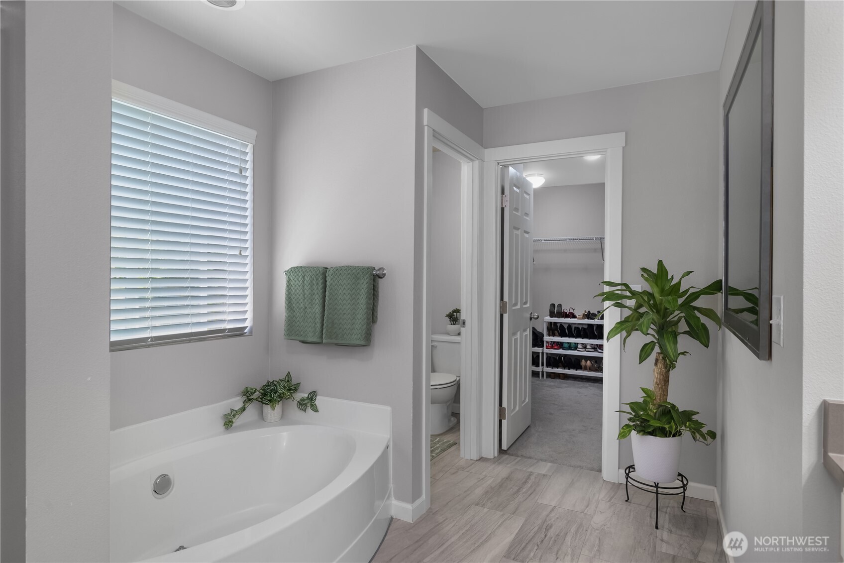 4238 Campus Drive Property Photo 19
