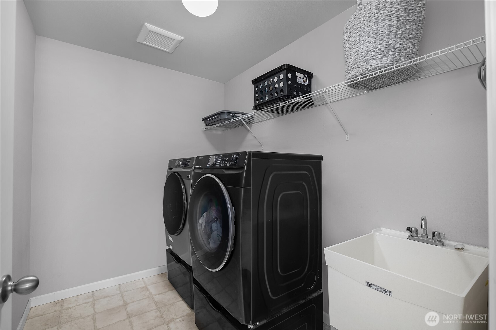 4238 Campus Drive Property Photo 26