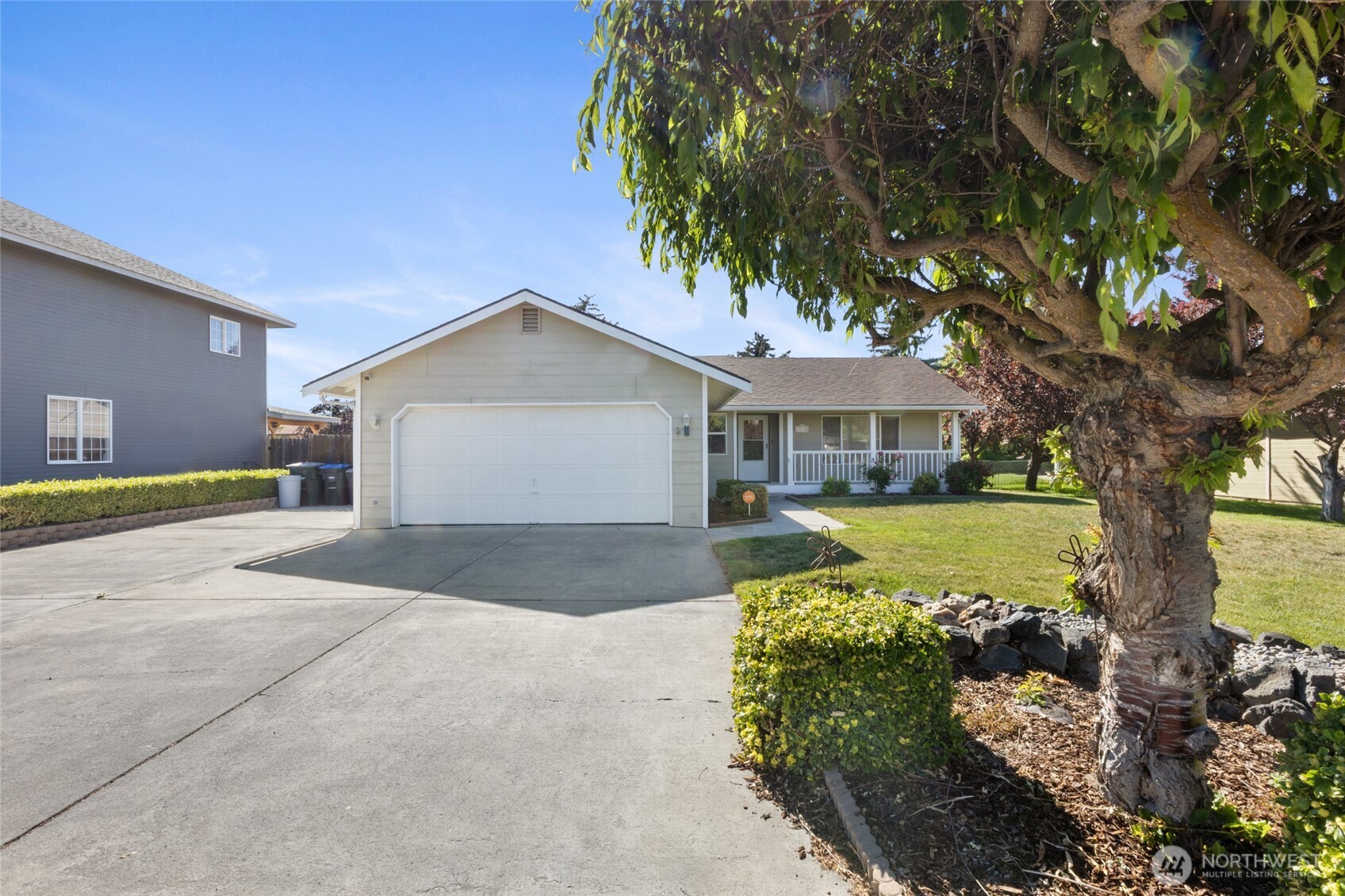 2214 S Belair Drive Property Photo 1