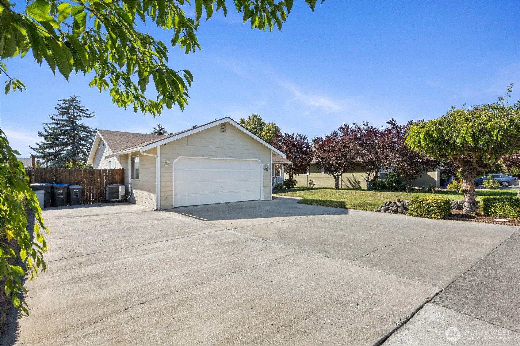 2214 S Belair Drive Property Photo 2
