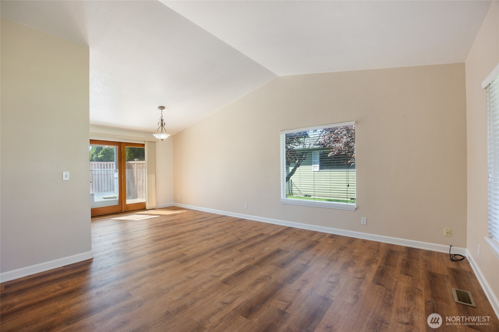 2214 S Belair Drive Property Photo 8