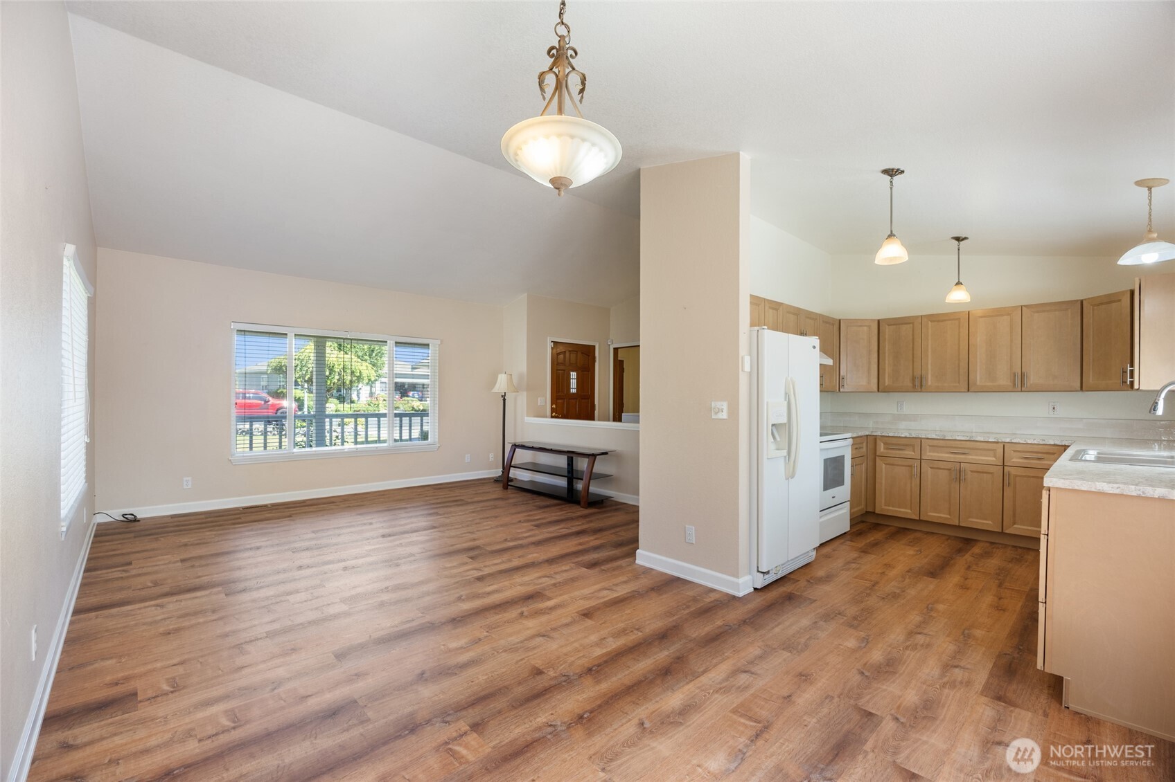 2214 S Belair Drive Property Photo 10