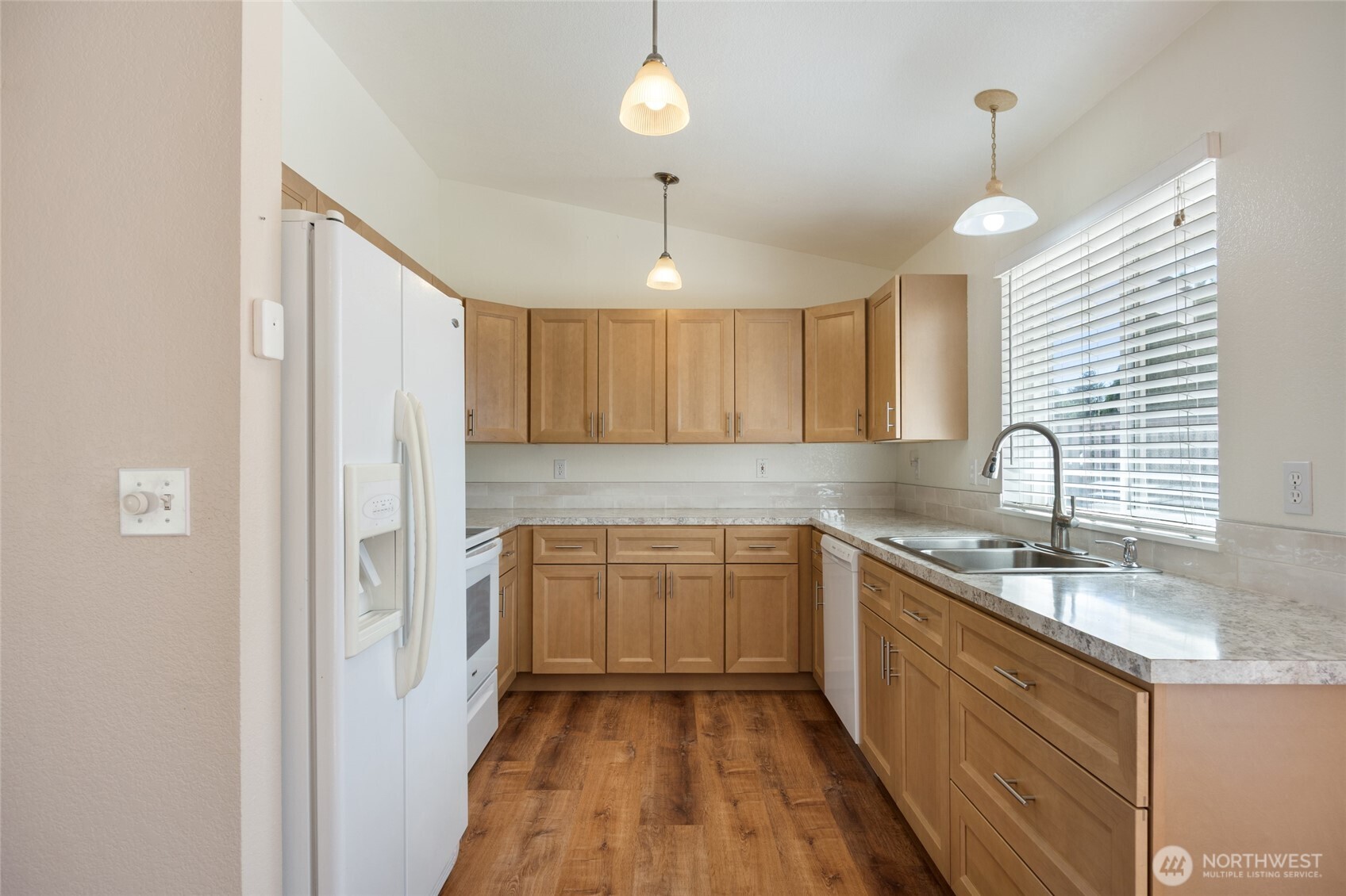 2214 S Belair Drive Property Photo 11
