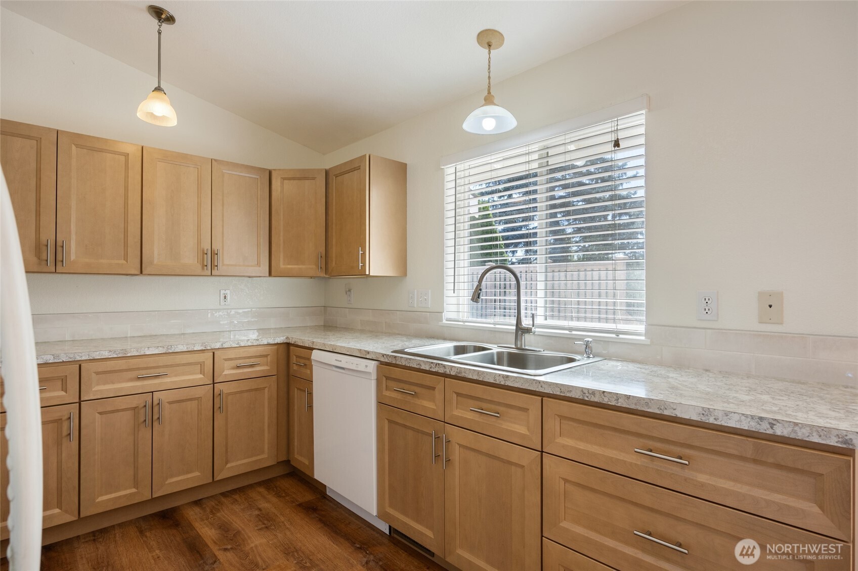 2214 S Belair Drive Property Photo 12