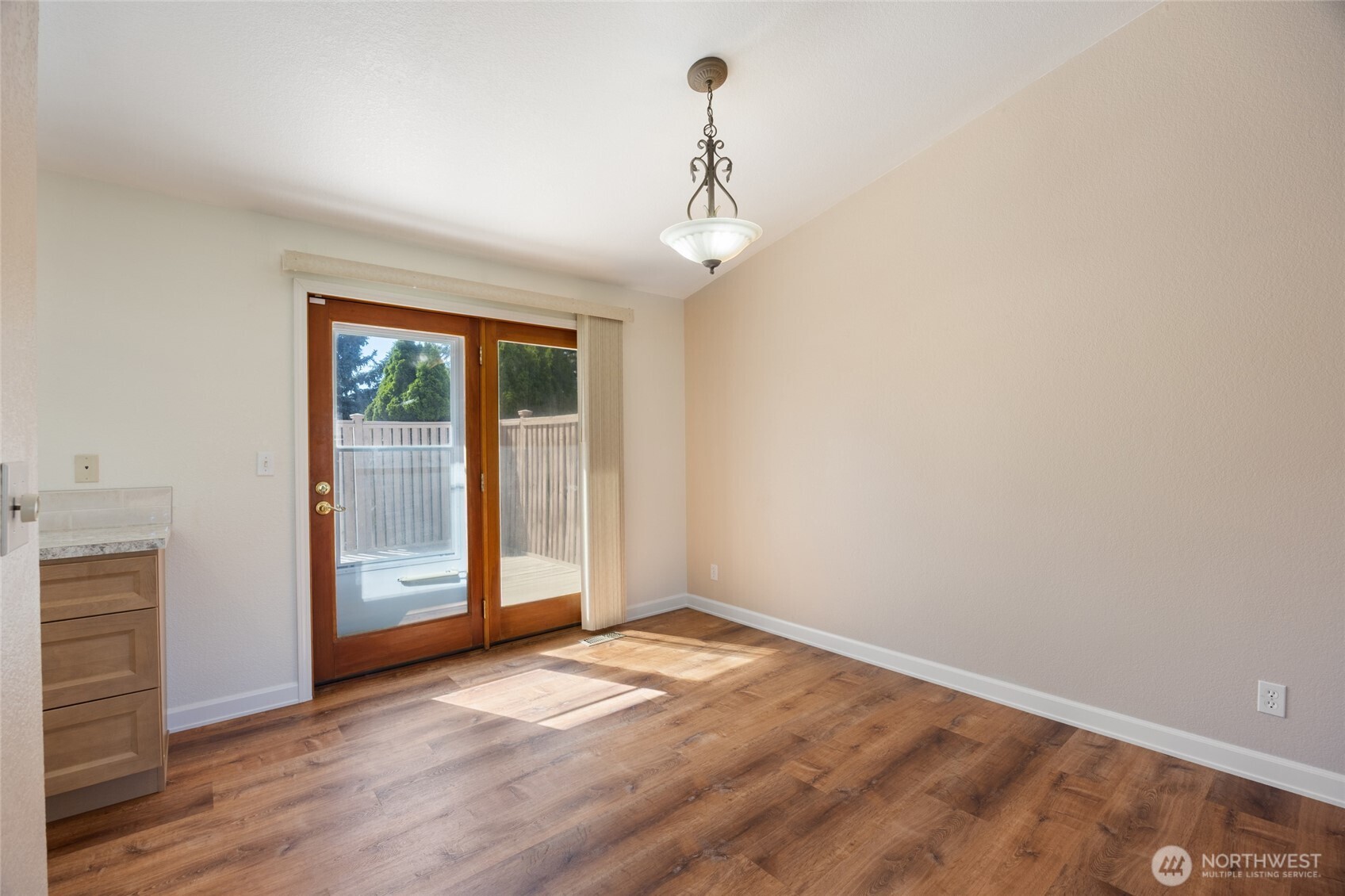 2214 S Belair Drive Property Photo 14