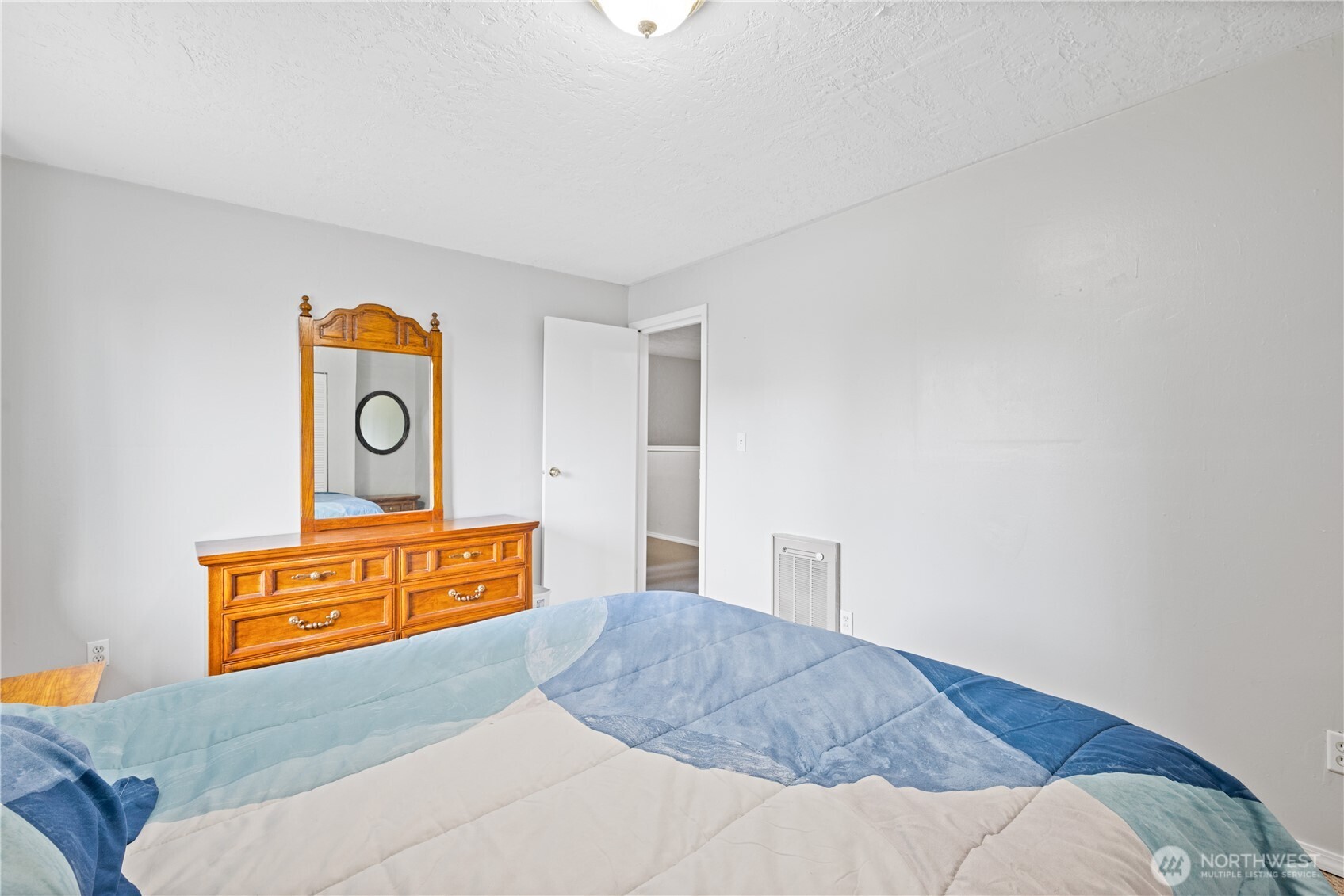 3284 Oak Street Property Photo 24