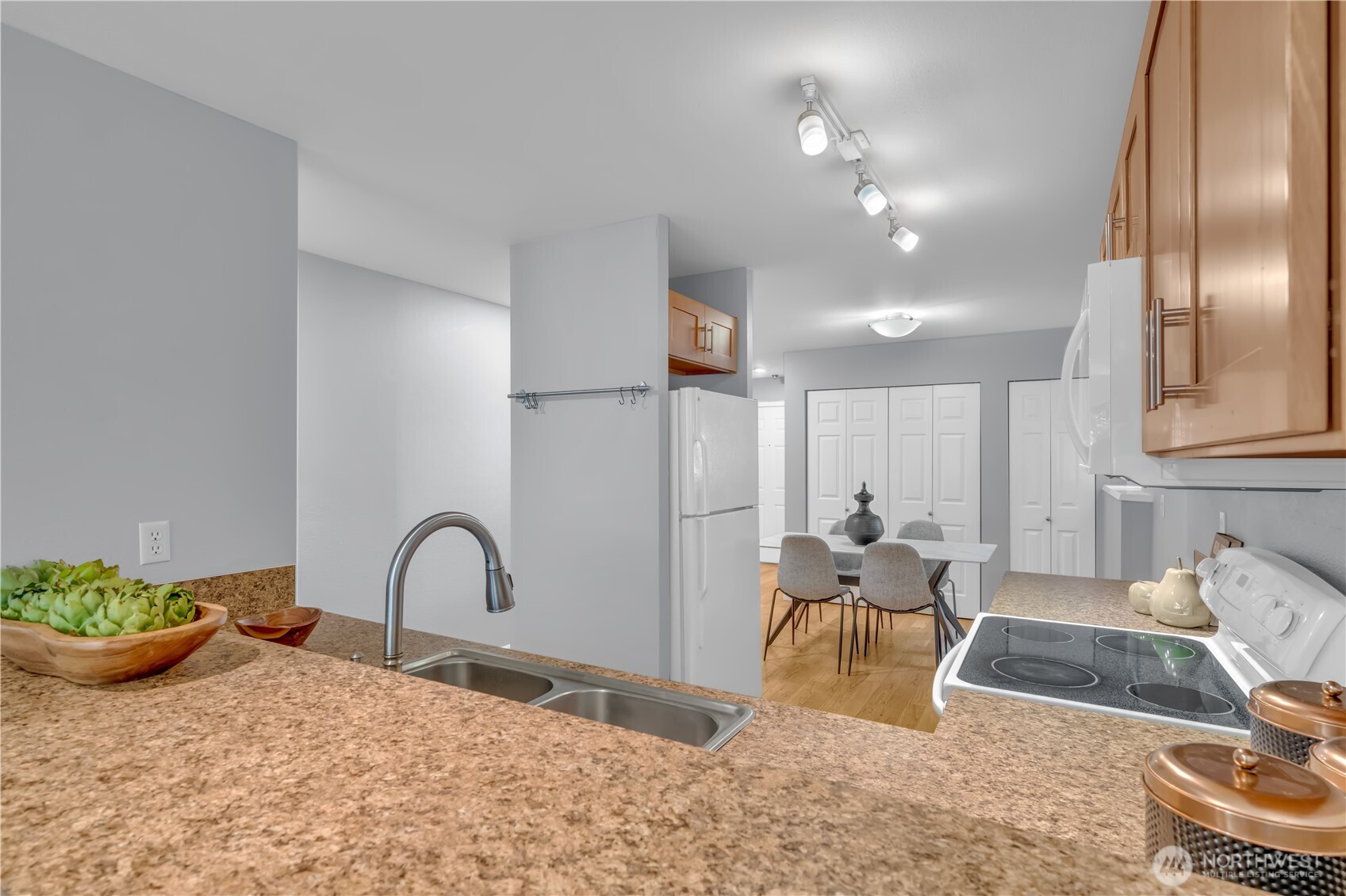 605 5th Street B102 Property Photo 7