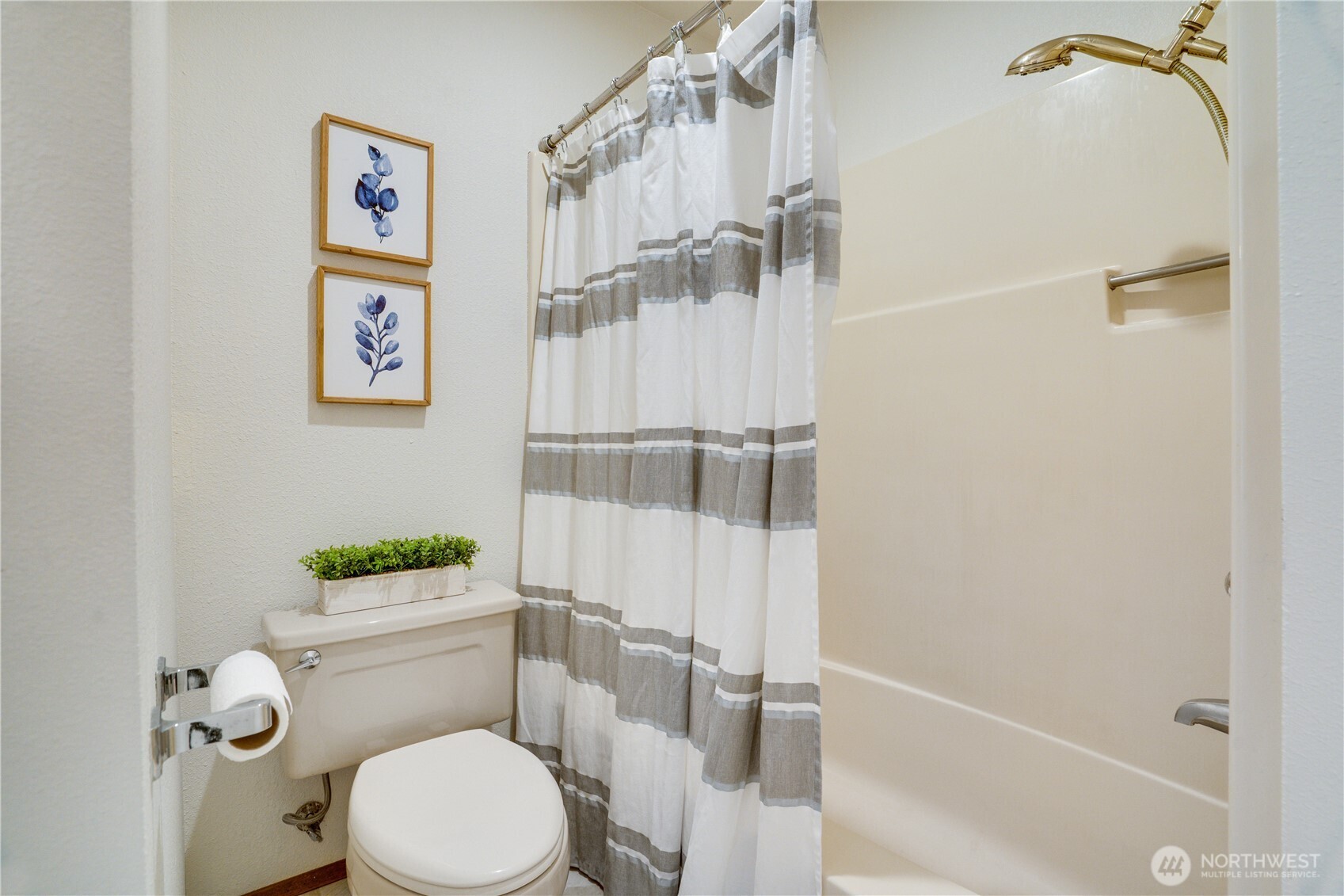 809 N G Street 201 Property Photo 23