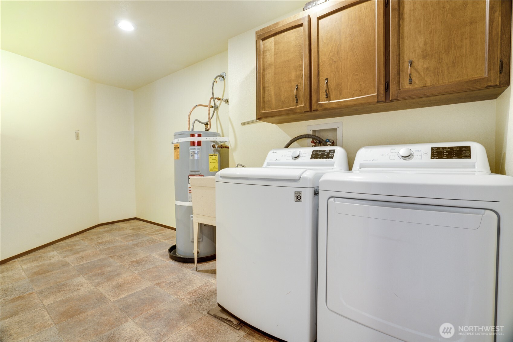 809 N G Street 201 Property Photo 24